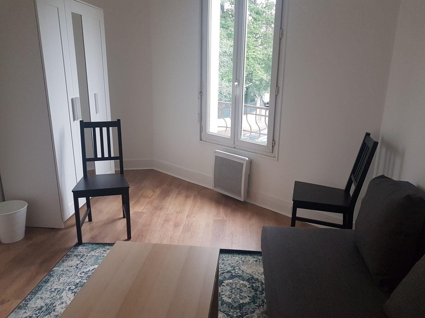 
                                                Colocation
                                                 Chambre dispo dans coloc 55m²