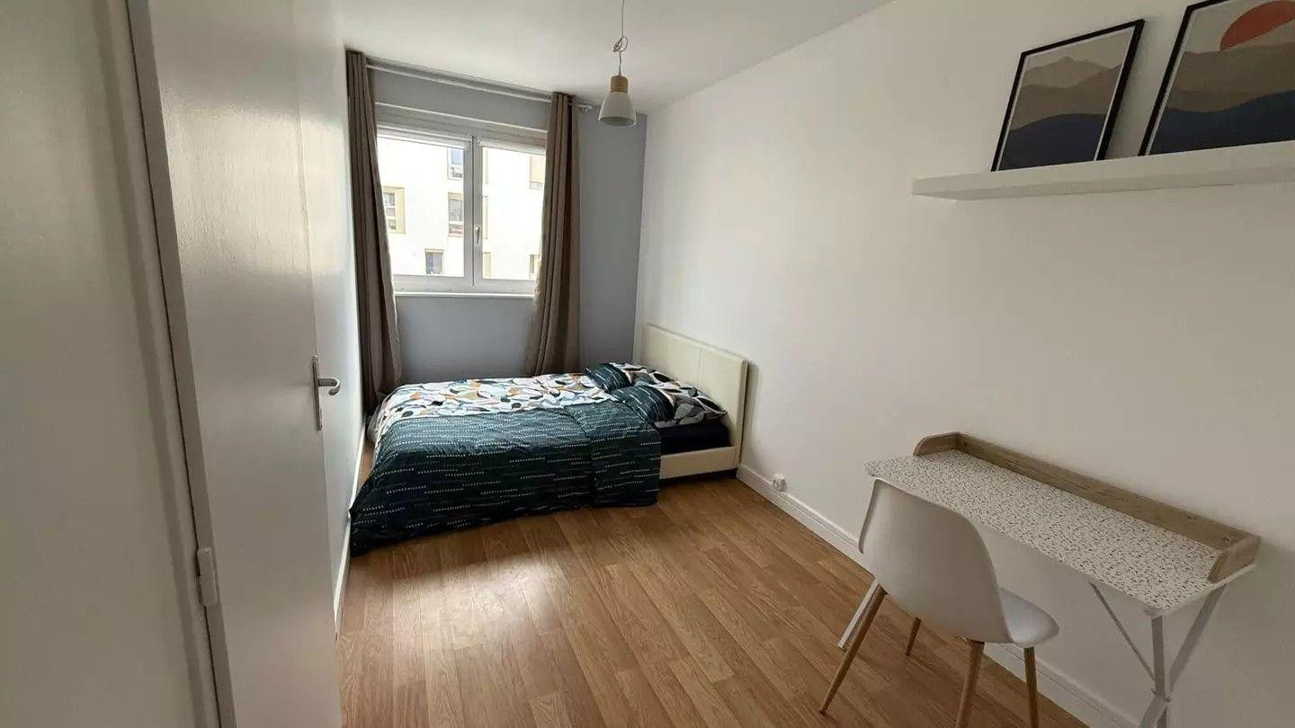 
                                                Colocation
                                                 Chambre dispo dans coloc 62m²