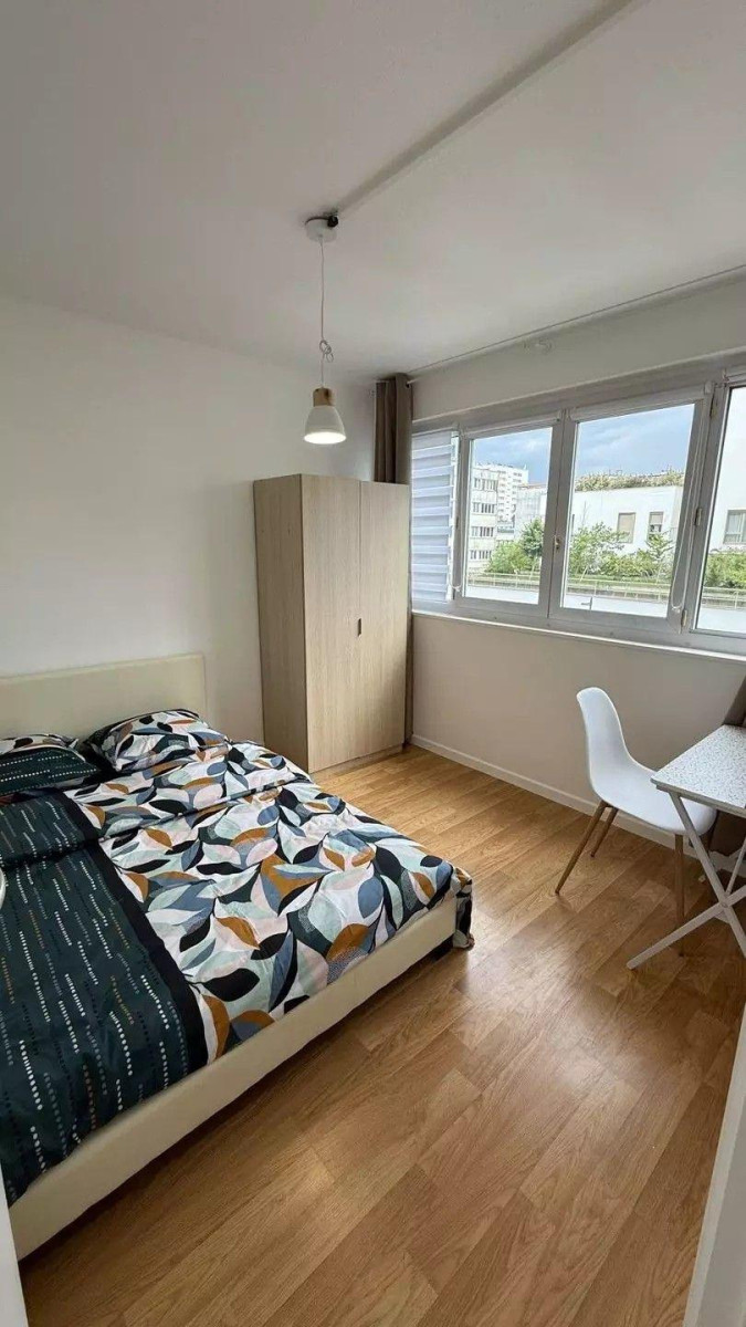 
                                                Colocation
                                                 Chambre dispo dans coloc 62m²