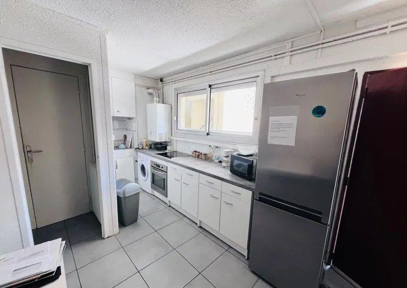 
                                                Colocation
                                                 Chambre dispo dans coloc conviviale 75m²