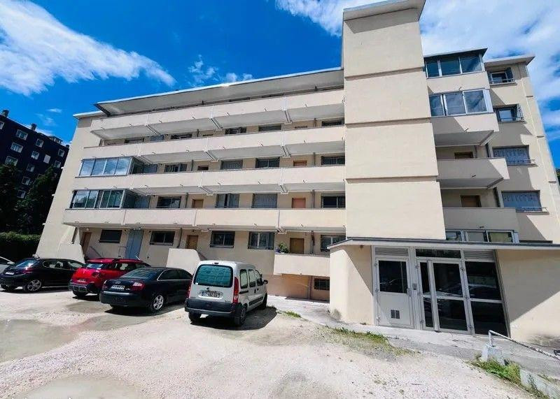 
                                                Colocation
                                                 Chambre dispo dans coloc conviviale 75m²
