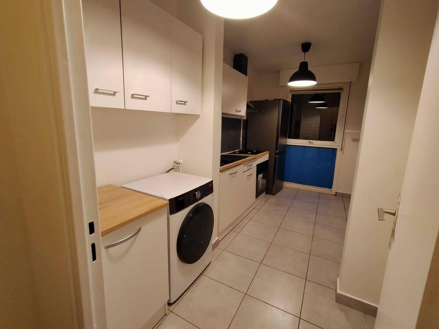 
                                                Colocation
                                                 Chambre dispo dans coloc lumineuse 67m²