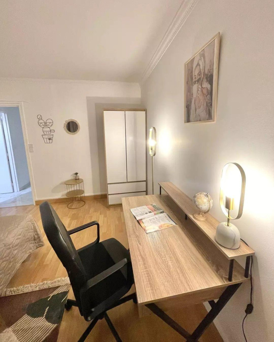 
                                                Colocation
                                                 Chambre dispo dans T5 meublé 86m² idéal salarié