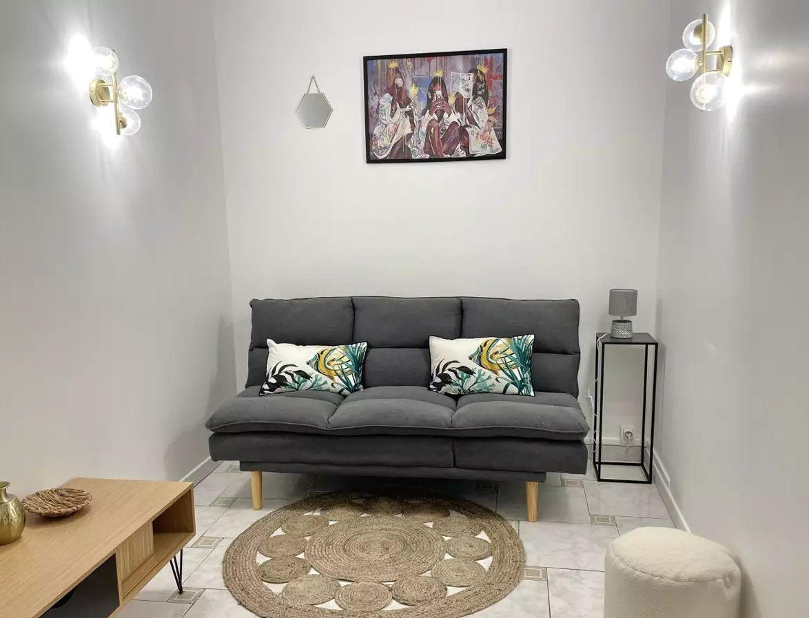 
                                                Colocation
                                                 Chambre dispo dans T5 meublé 86m² idéal salarié