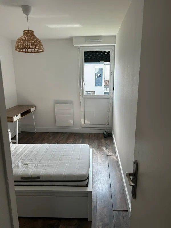 
                                                Colocation
                                                 Chambre dispo dans une superbe maison 120m²