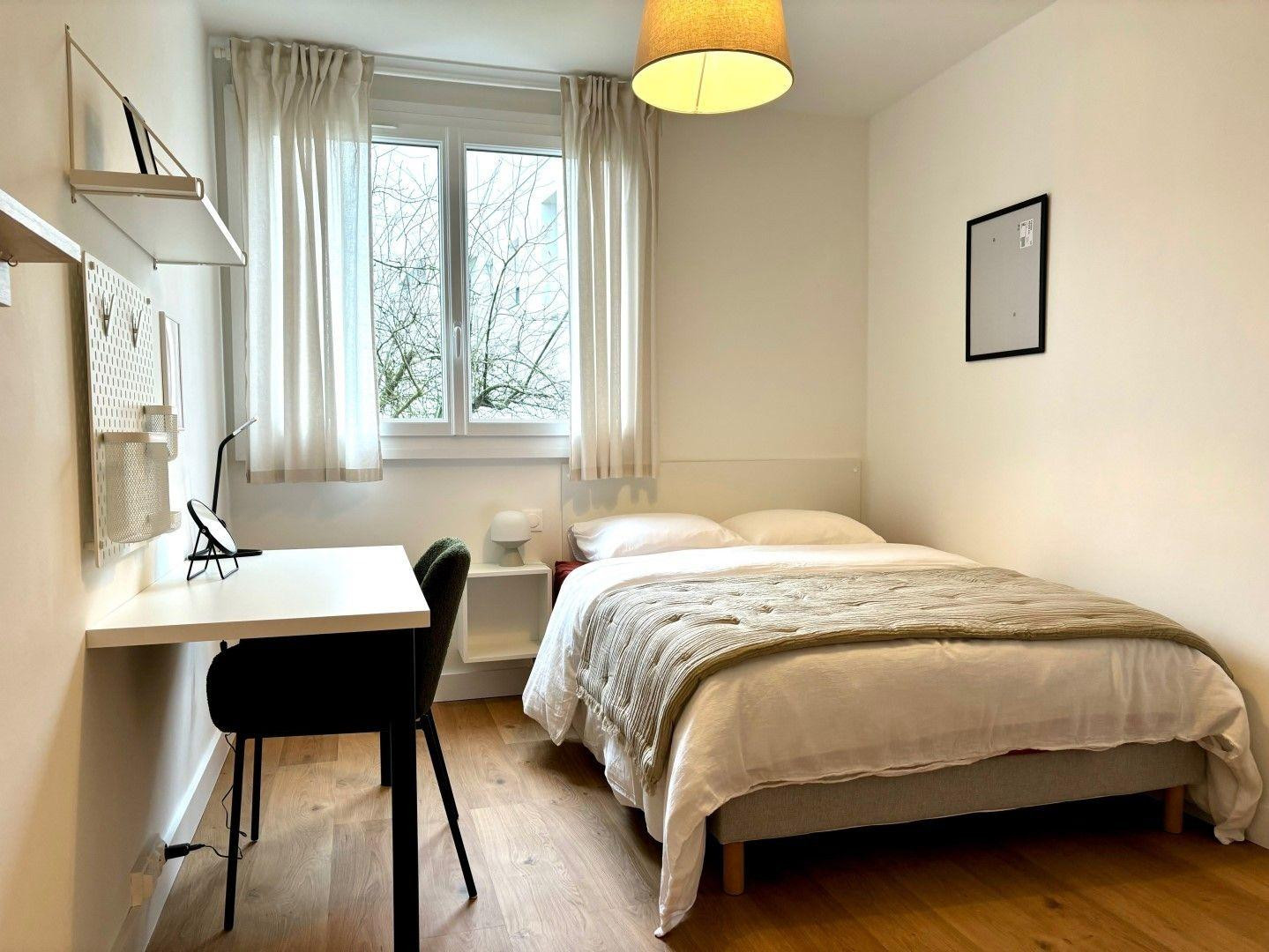 
                                                Colocation
                                                 Chambre dispo en coloc 90m² rénovée