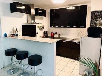 
                                                Colocation
                                                 Chambre disponible dans 3 pièces