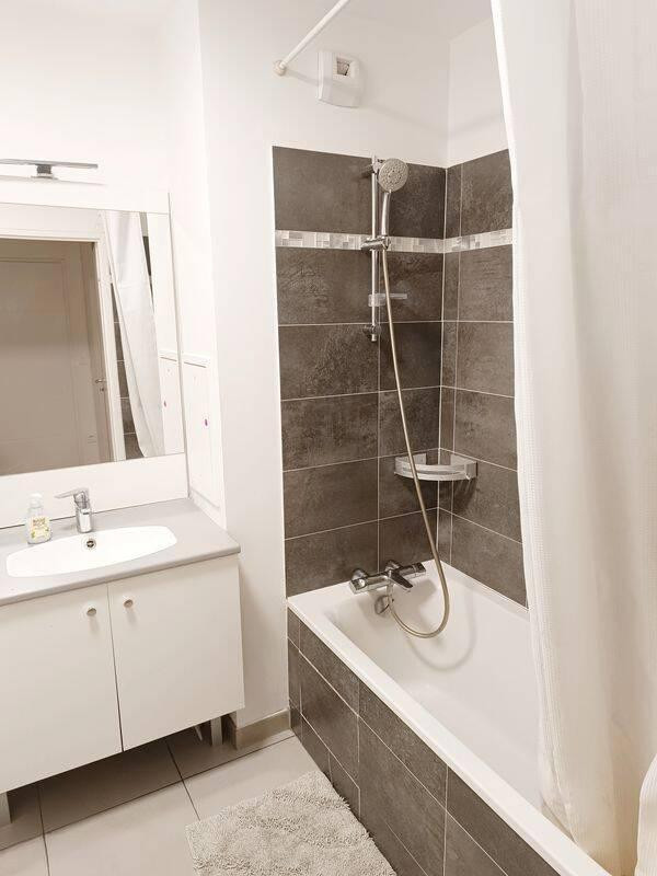 
                                                Colocation
                                                 Chambre disponible en colocation 82m²