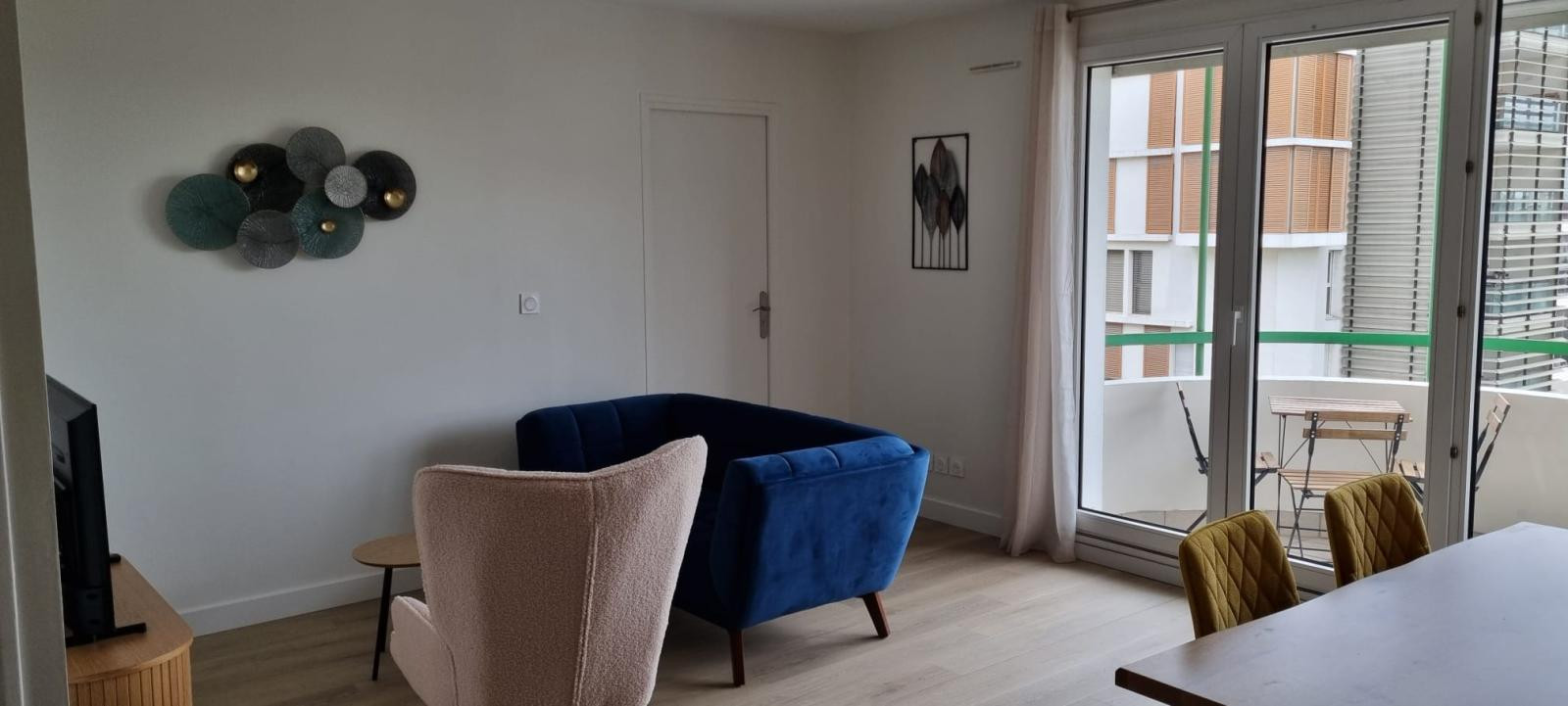 
                                                Colocation
                                                 Chambre disponible en colocation meublée