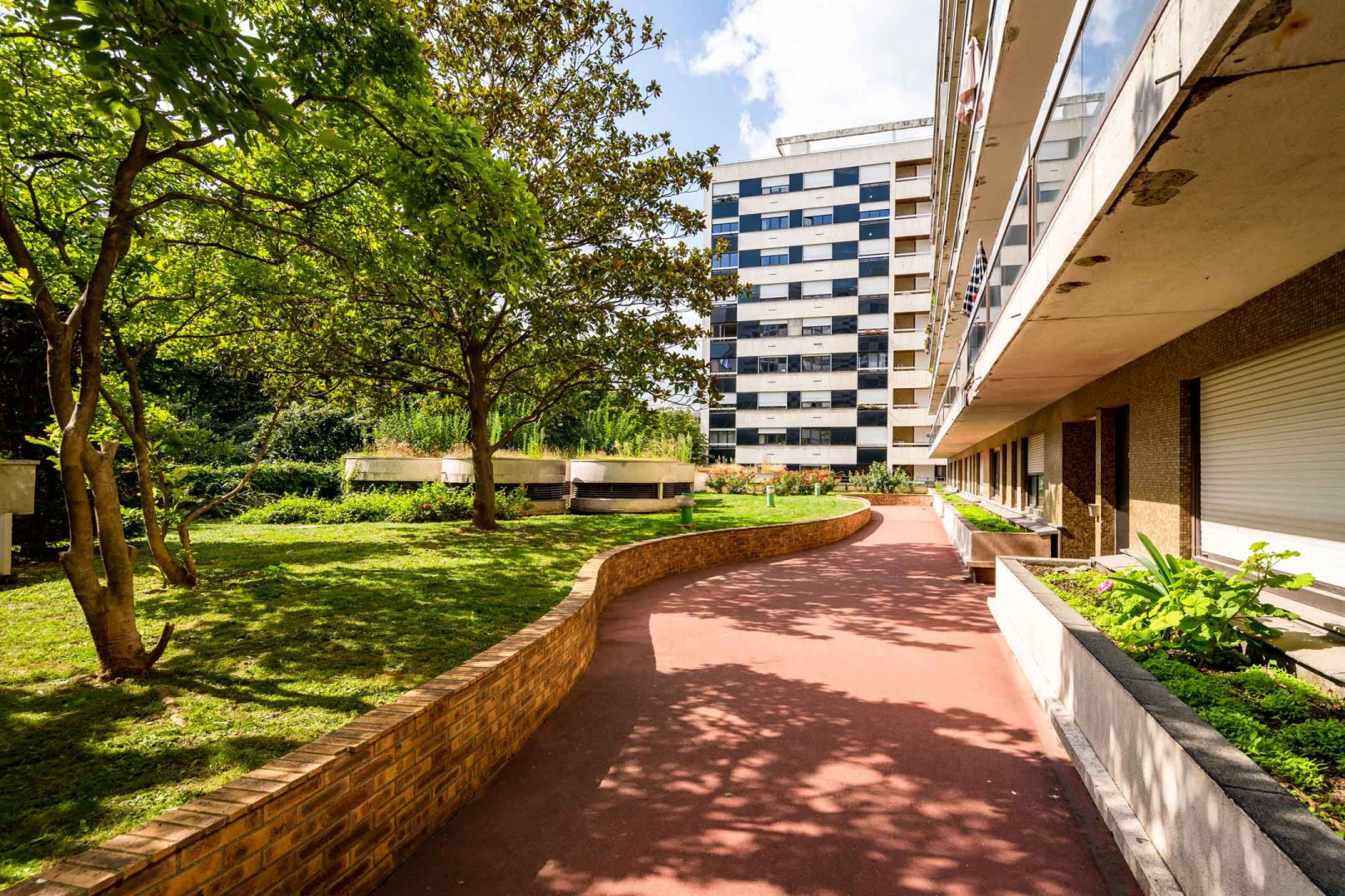 
                                                Location
                                                 Chambre en coliving / Paris 15e Blomet (loyer tout inclus)