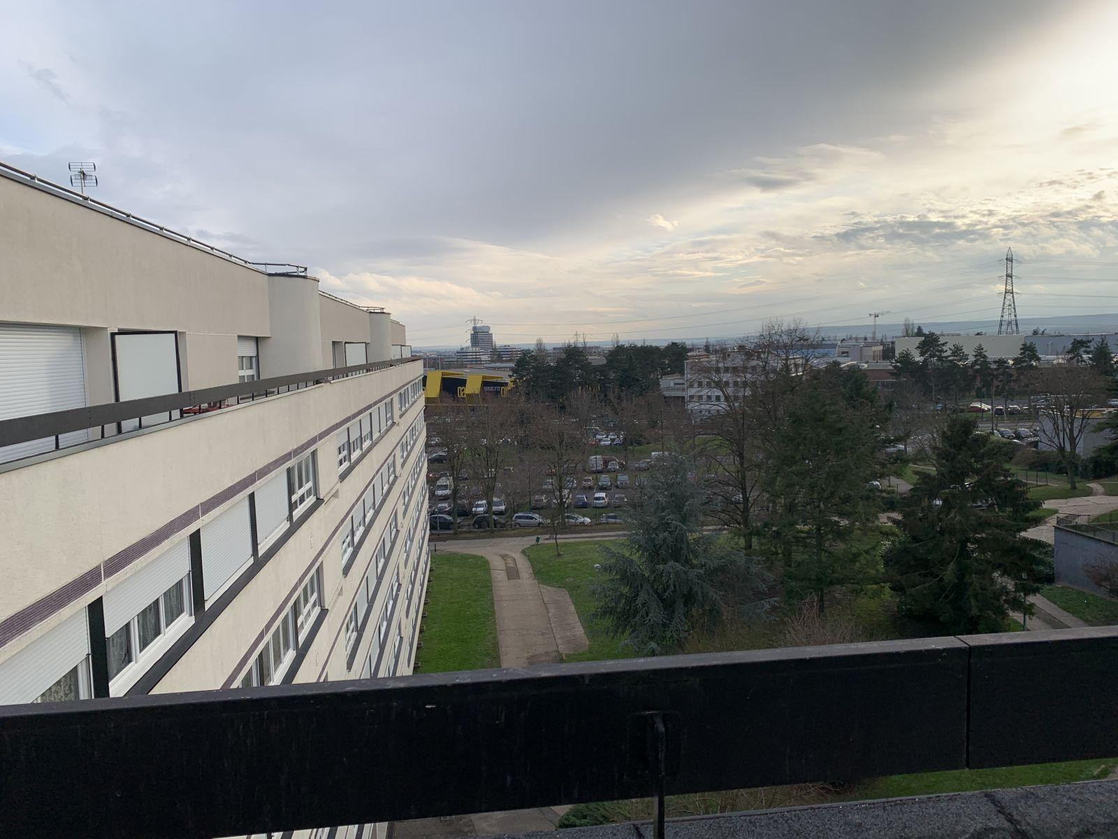 
                                                Colocation
                                                 Chambre en collocation avec grand Balcon