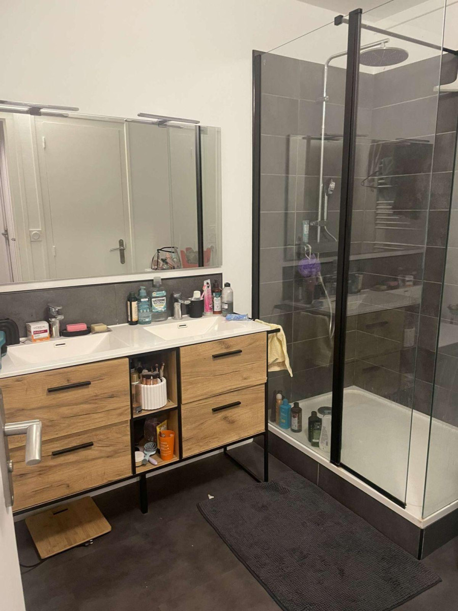 
                                                Colocation
                                                 Chambre en coloc bien située dans quartier calme !