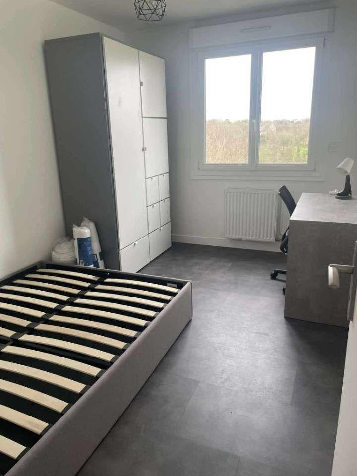 
                                                Colocation
                                                 Chambre en coloc bien située dans quartier calme !