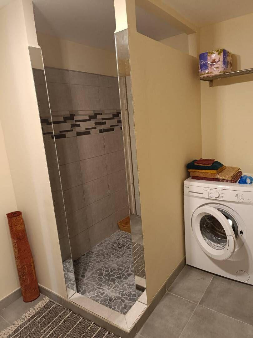 
                                                Colocation
                                                 Chambre en coloc cosy, calme, centre proche