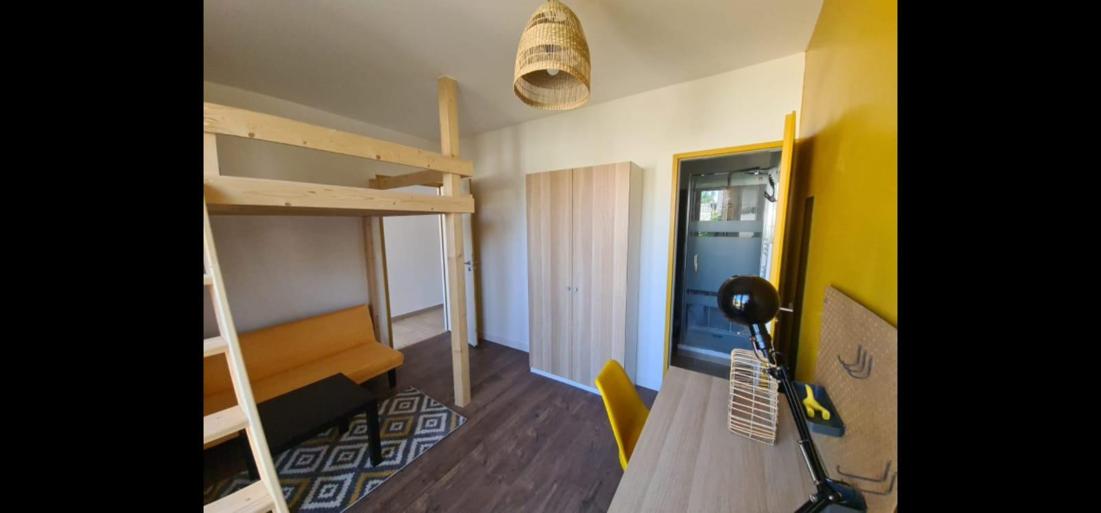 
                                                Colocation
                                                 Chambre en coloc Reze proche centre ville et tram