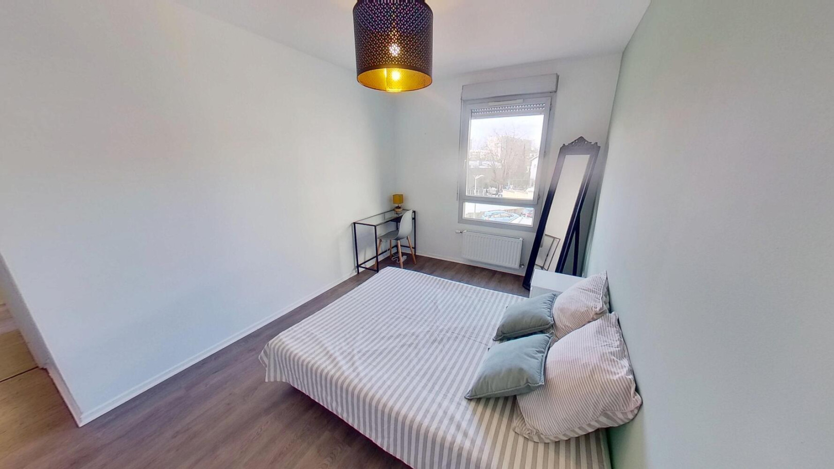 
                                                Colocation
                                                 Chambre en colocation appartement meublé