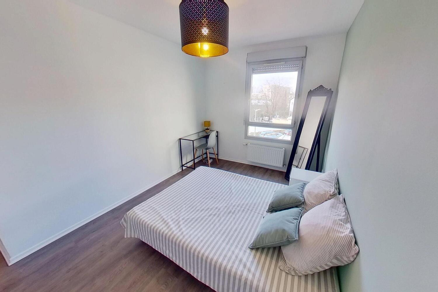 
                                                Colocation
                                                 Chambre en colocation appartement meublé
