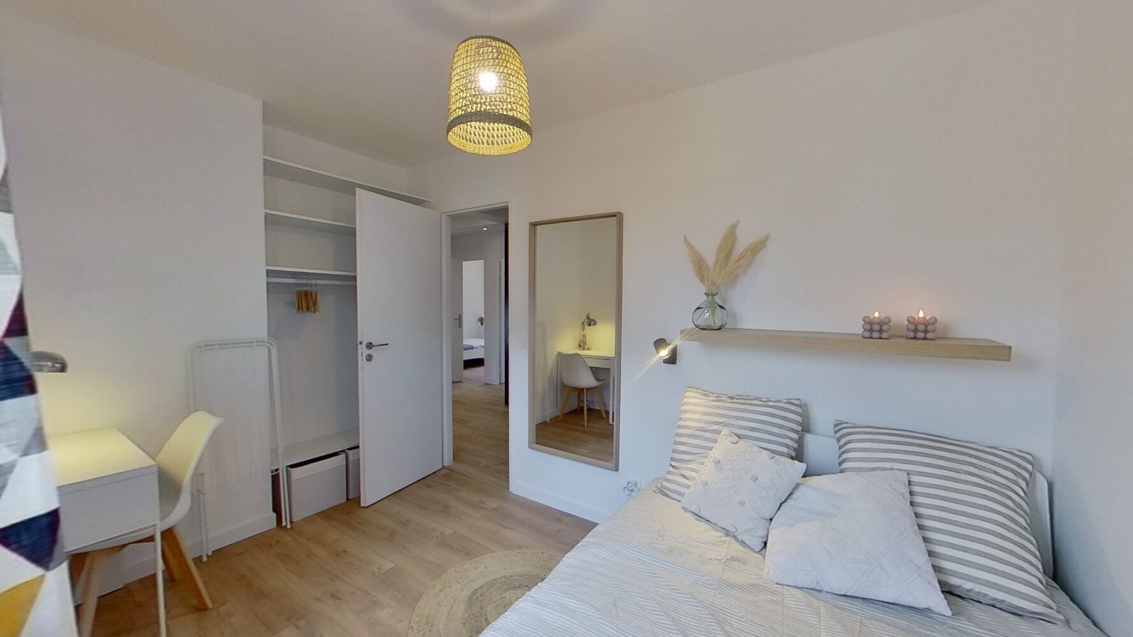 
                                                Colocation
                                                 Chambre en colocation appartement meublé