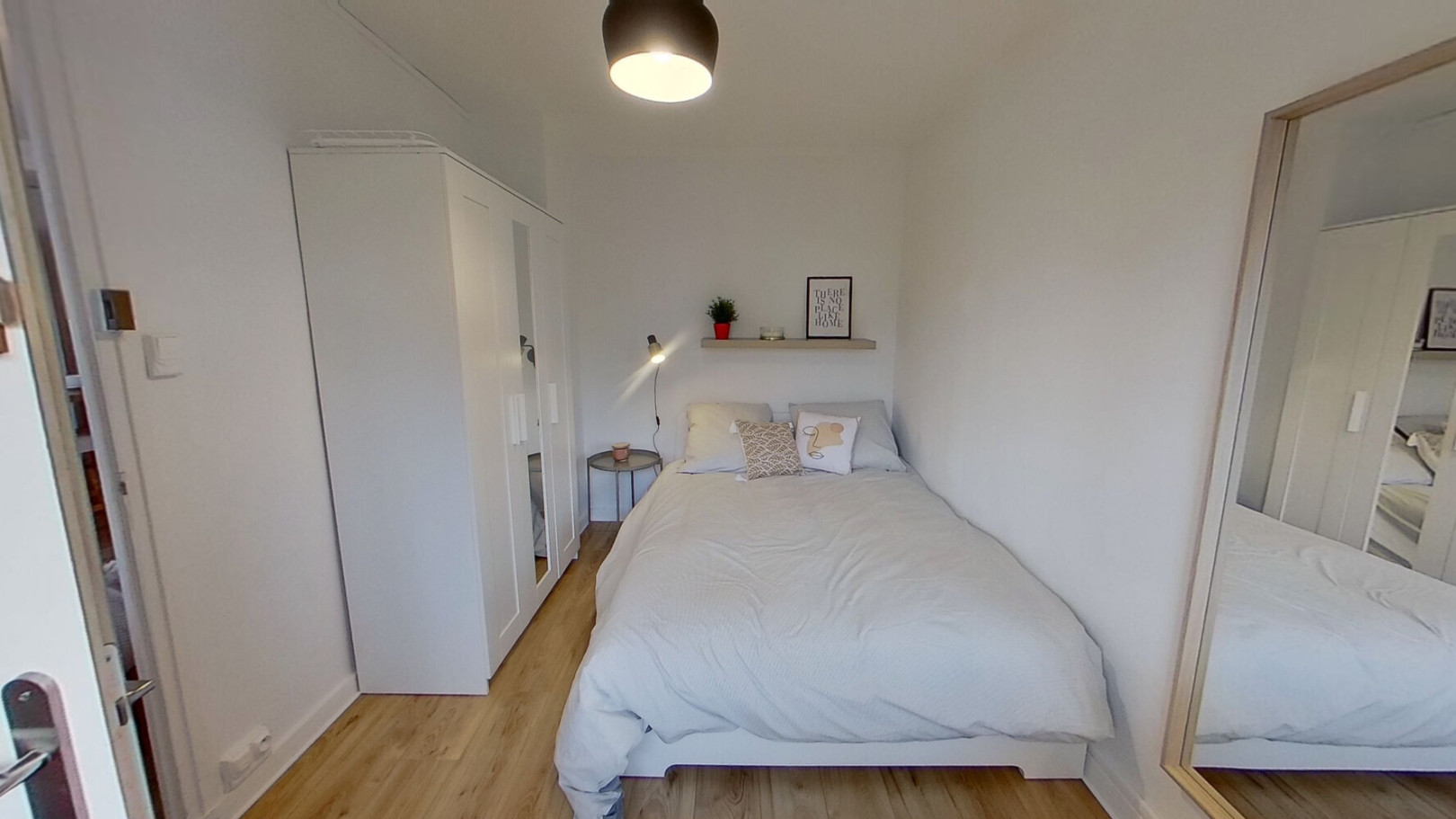 
                                                Colocation
                                                 Chambre en colocation appartement meublé