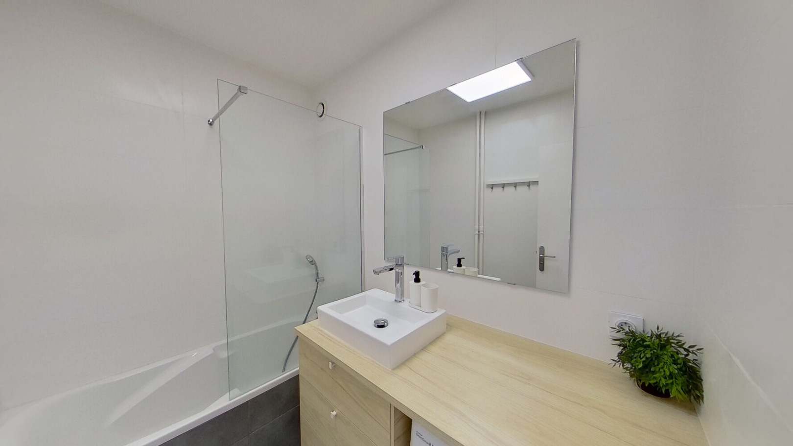 
                                                Colocation
                                                 Chambre en colocation appartement meublé