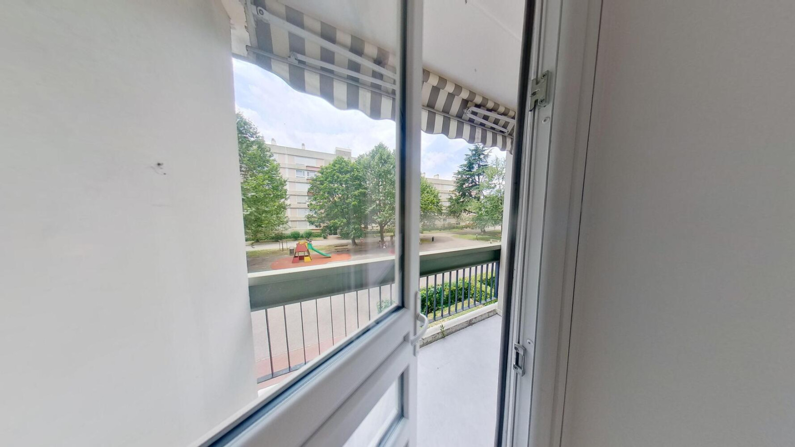 
                                                Colocation
                                                 Chambre en colocation appartement meublé