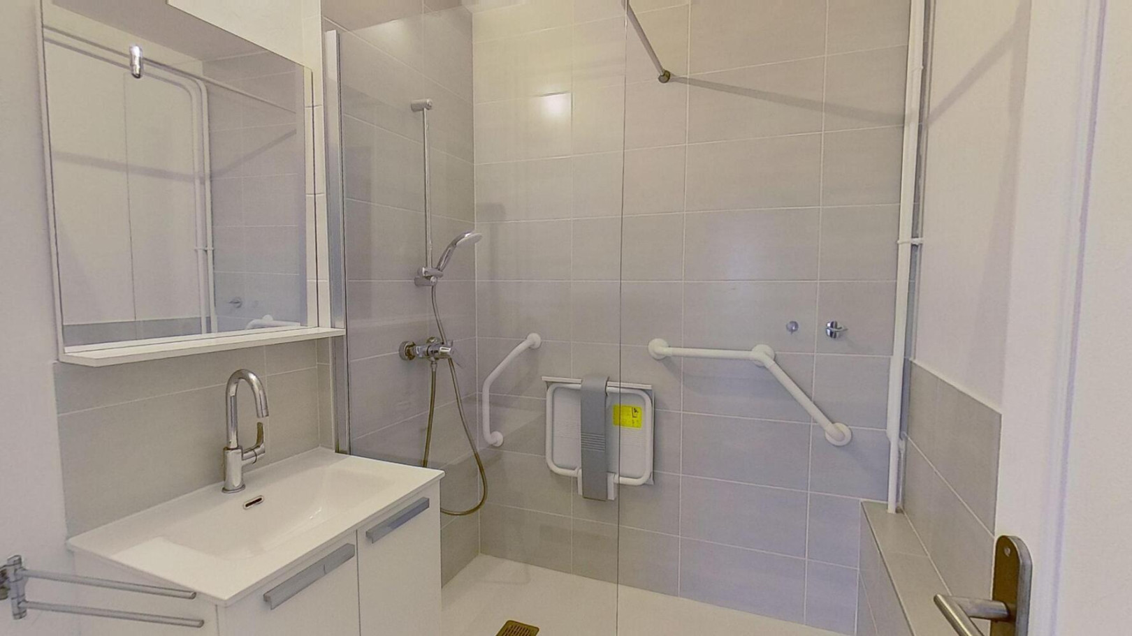 
                                                Colocation
                                                 Chambre en colocation appartement meublé