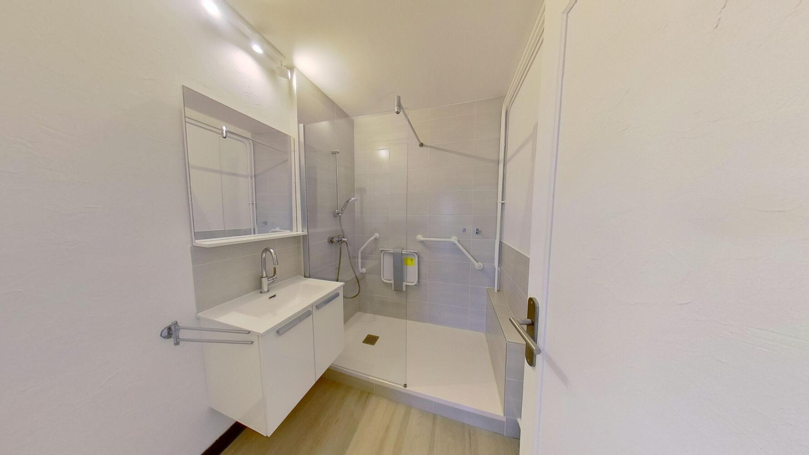 
                                                Colocation
                                                 Chambre en colocation appartement meublé