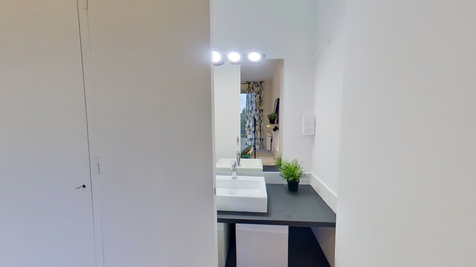 
                                                Colocation
                                                 Chambre en colocation appartement meublé