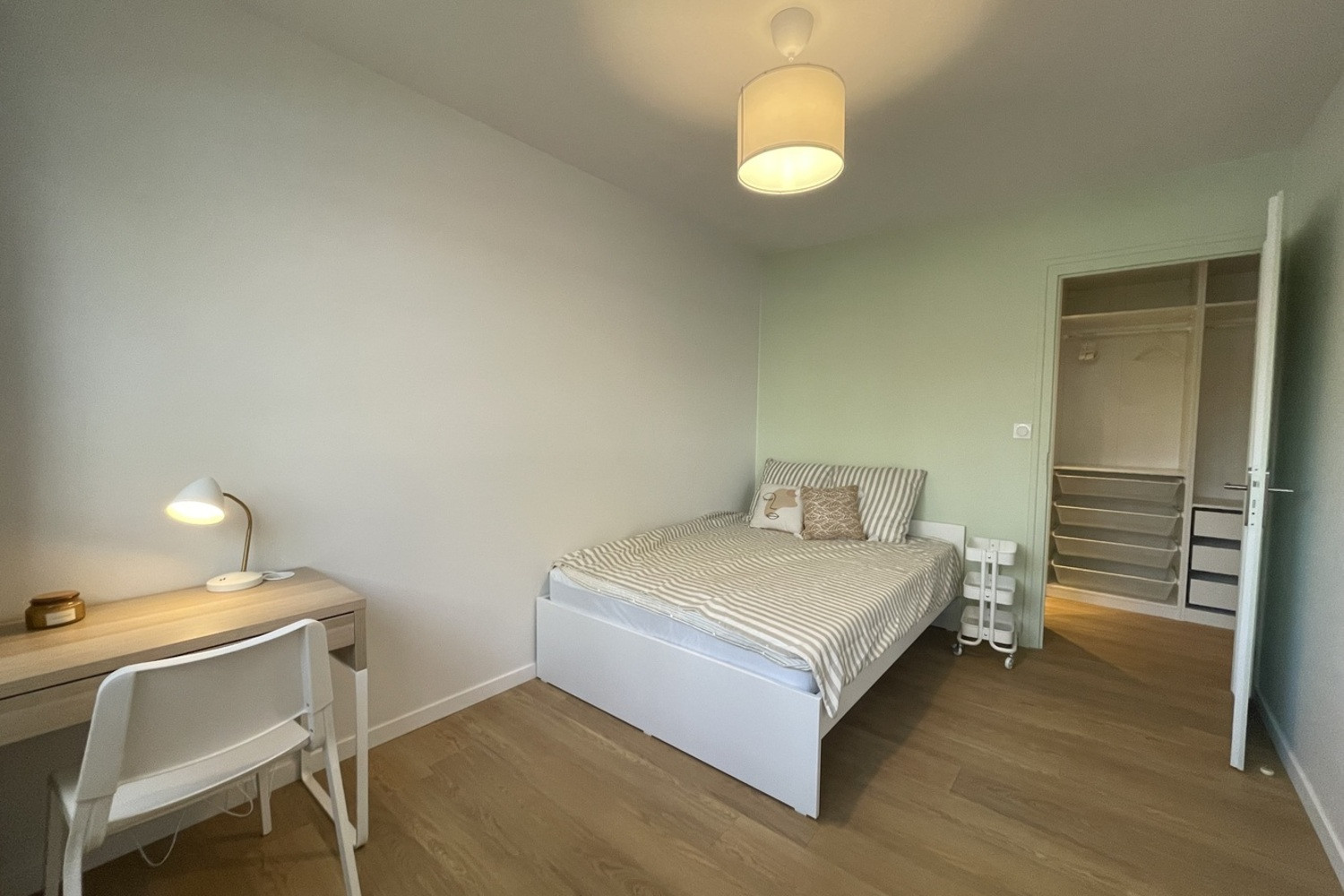
                                                Colocation
                                                 Chambre en colocation appartement meublé