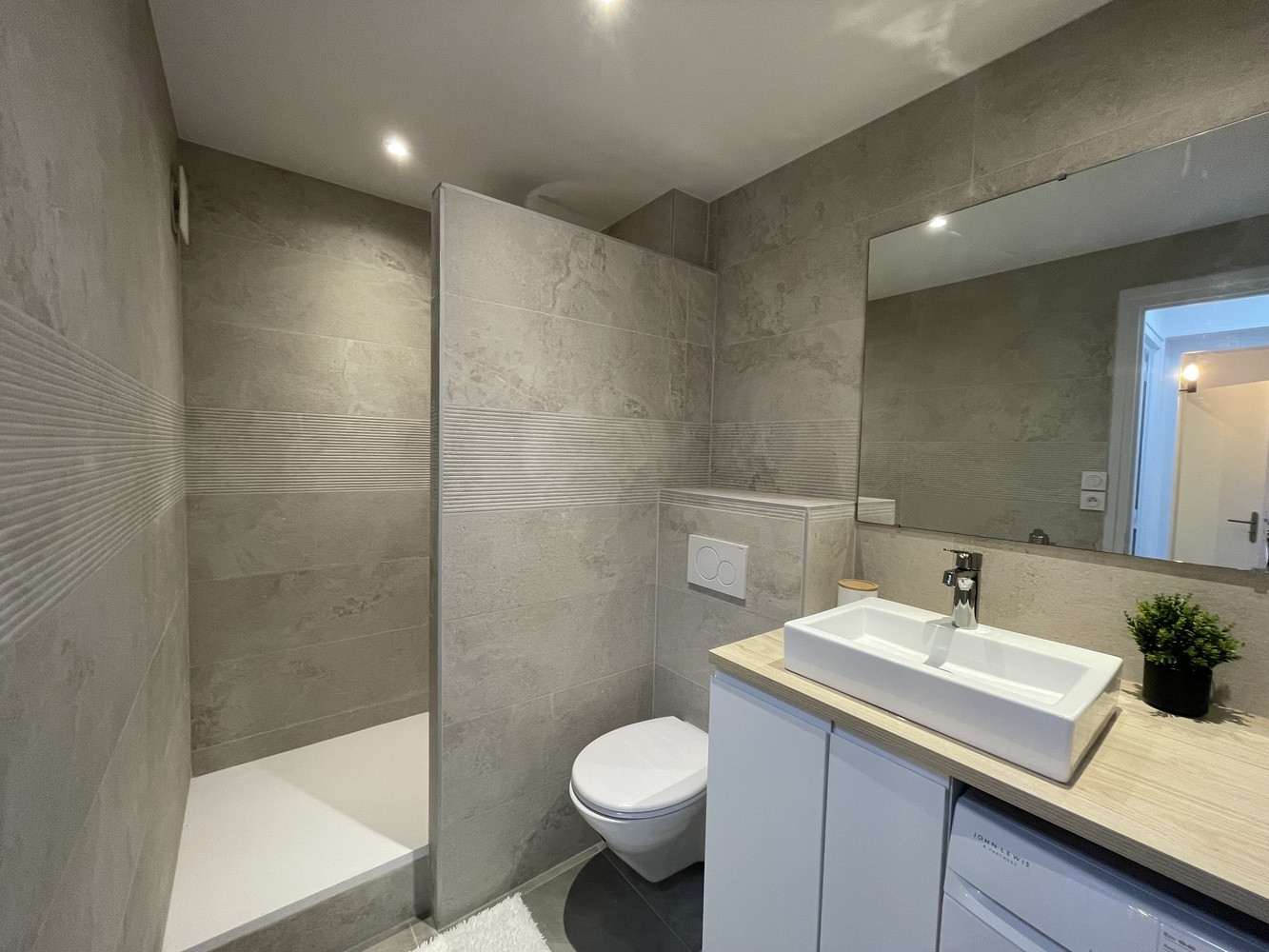 
                                                Colocation
                                                 Chambre en colocation appartement meublé