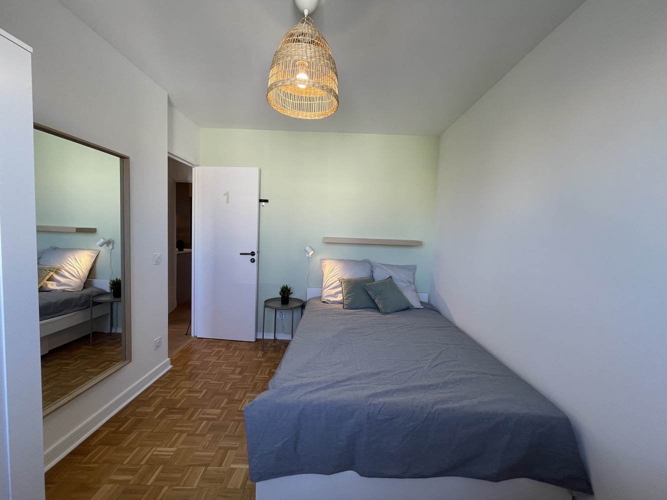 
                                                Colocation
                                                 Chambre en colocation appartement meublé