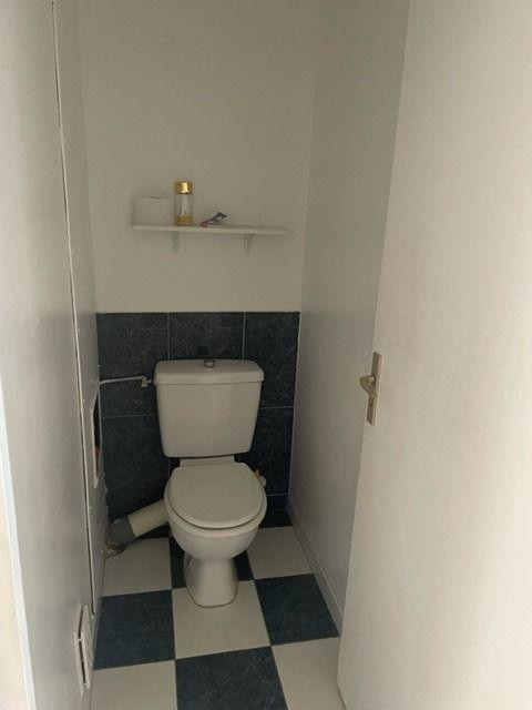 
                                                Colocation
                                                 Chambre en colocation, au calme