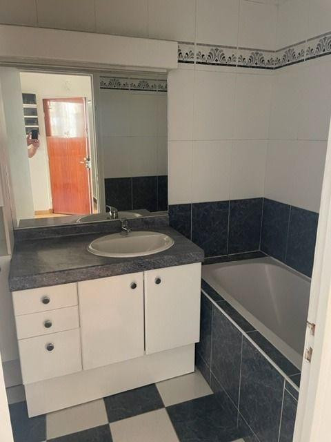 
                                                Colocation
                                                 Chambre en colocation, au calme