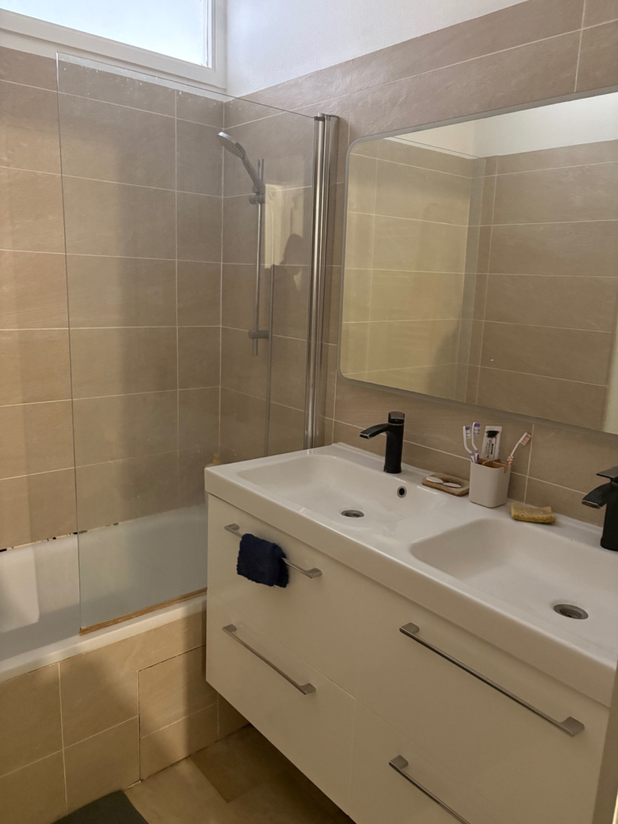 
                                                Location
                                                 Chambre en colocation au coeur de Grenoble