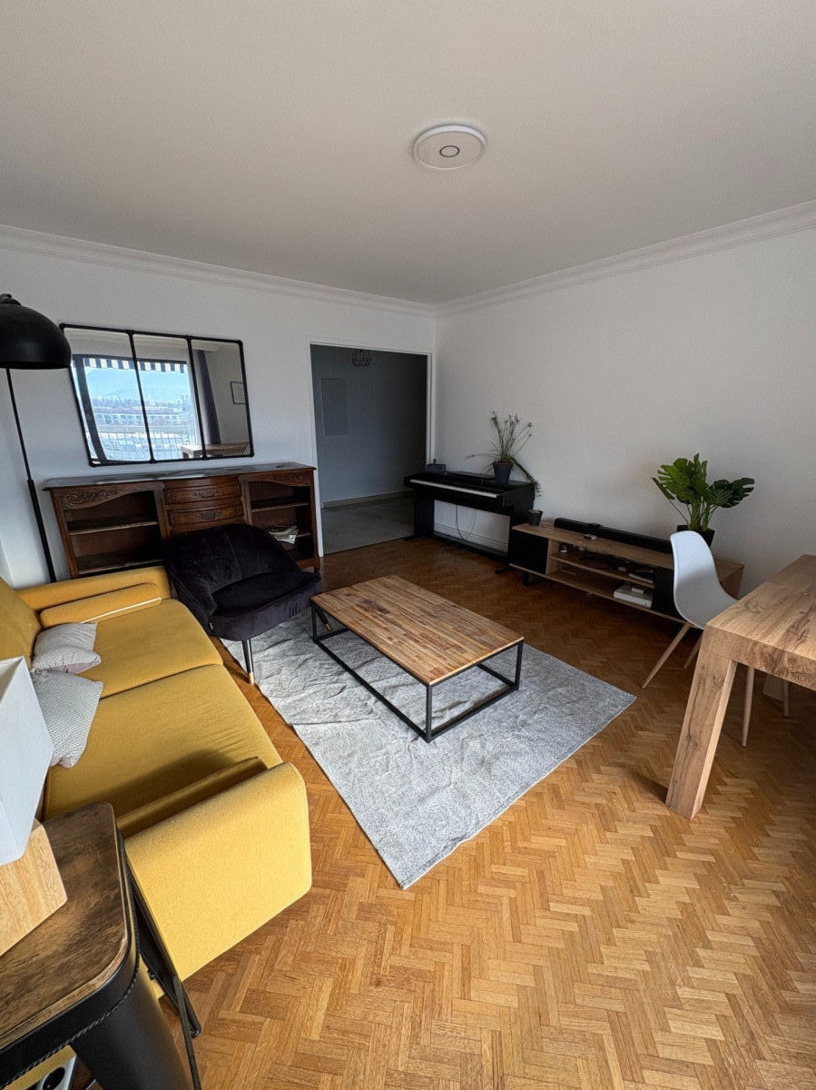 
                                                Colocation
                                                 Chambre en colocation au coeur de Grenoble