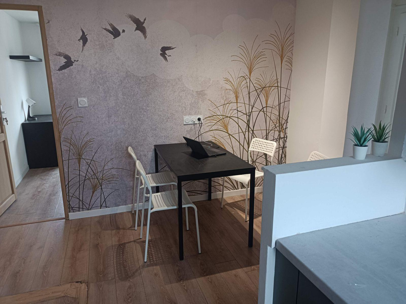 
                                                Colocation
                                                 Chambre en colocation avec femme de menage !