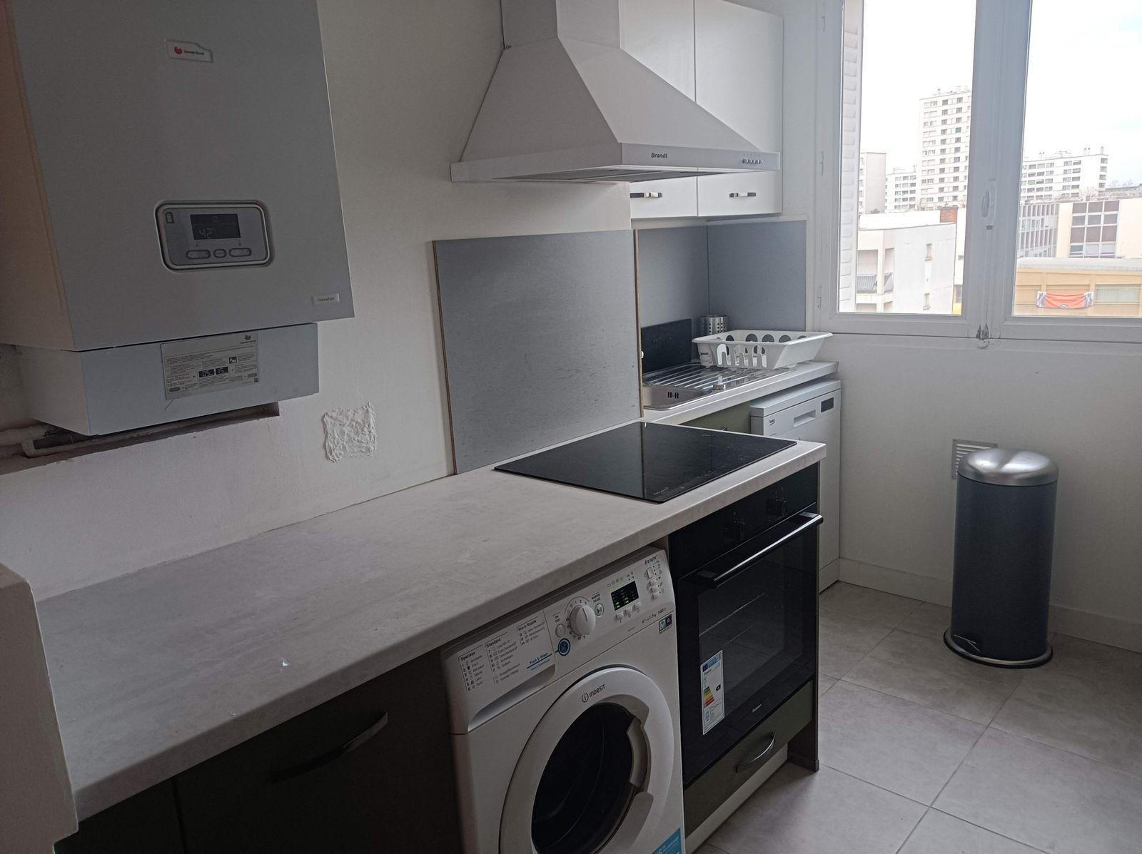 
                                                Colocation
                                                 Chambre en colocation avec femme de menage !