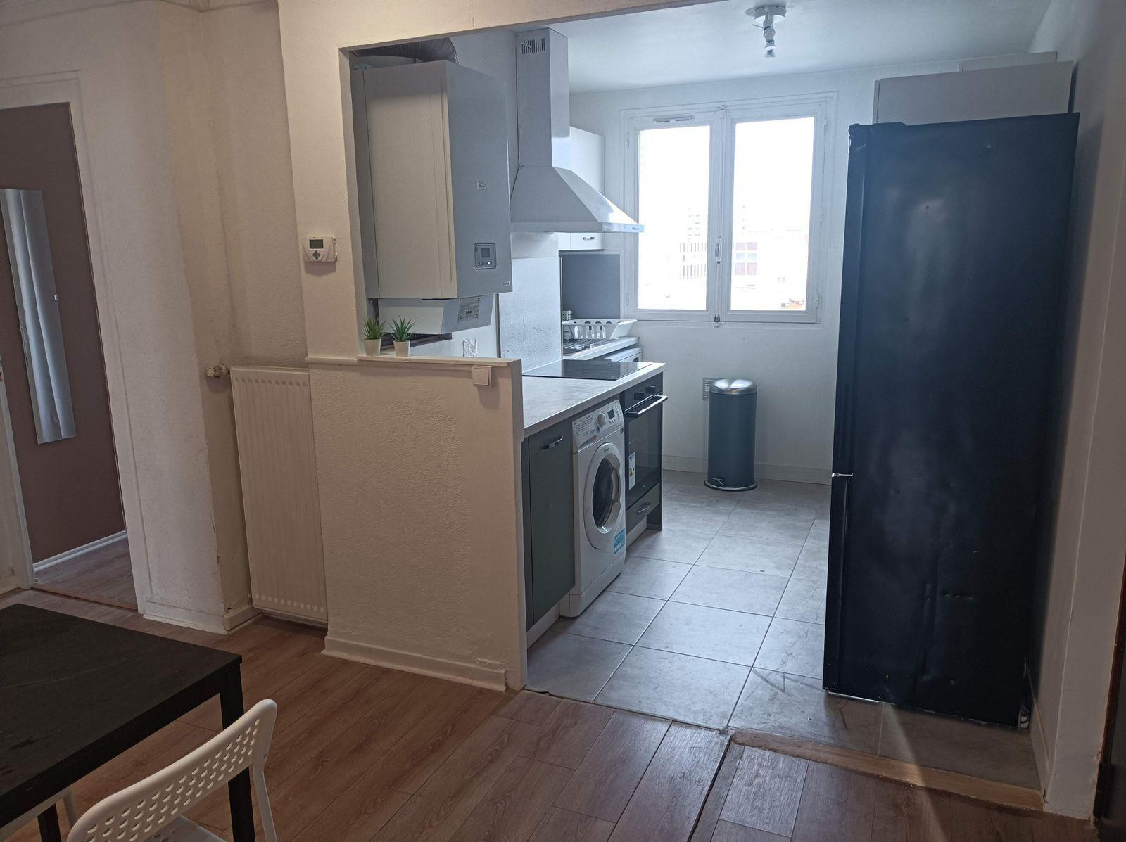 
                                                Colocation
                                                 Chambre en colocation avec femme de menage !