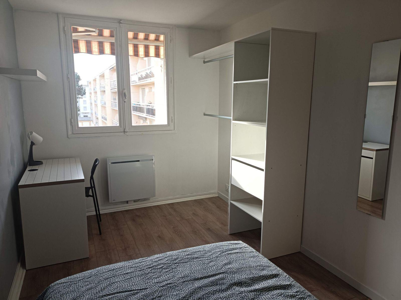 
                                                Colocation
                                                 Chambre en colocation avec femme de menage !