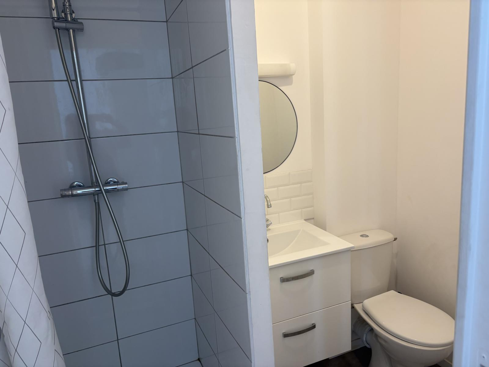 
                                                Colocation
                                                 Chambre en colocation avec salle de bain privée