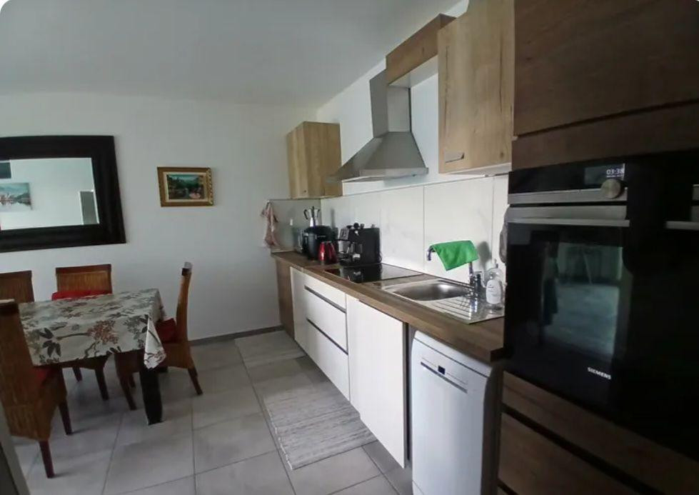 
                                                Location
                                                 Chambre en colocation de 3, propre et calme