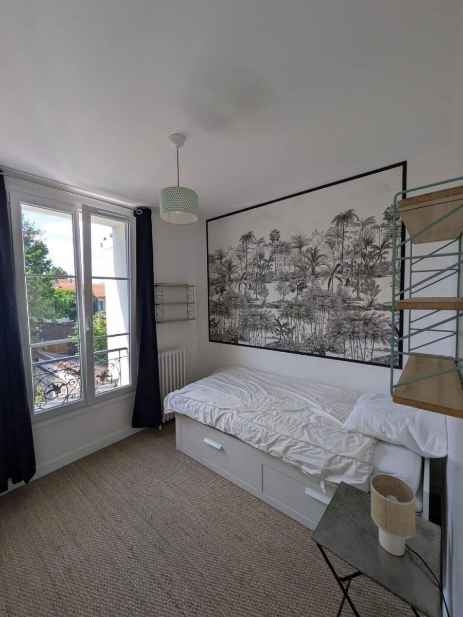 
                                                Colocation
                                                 Chambre en colocation ds belle maison année 1920