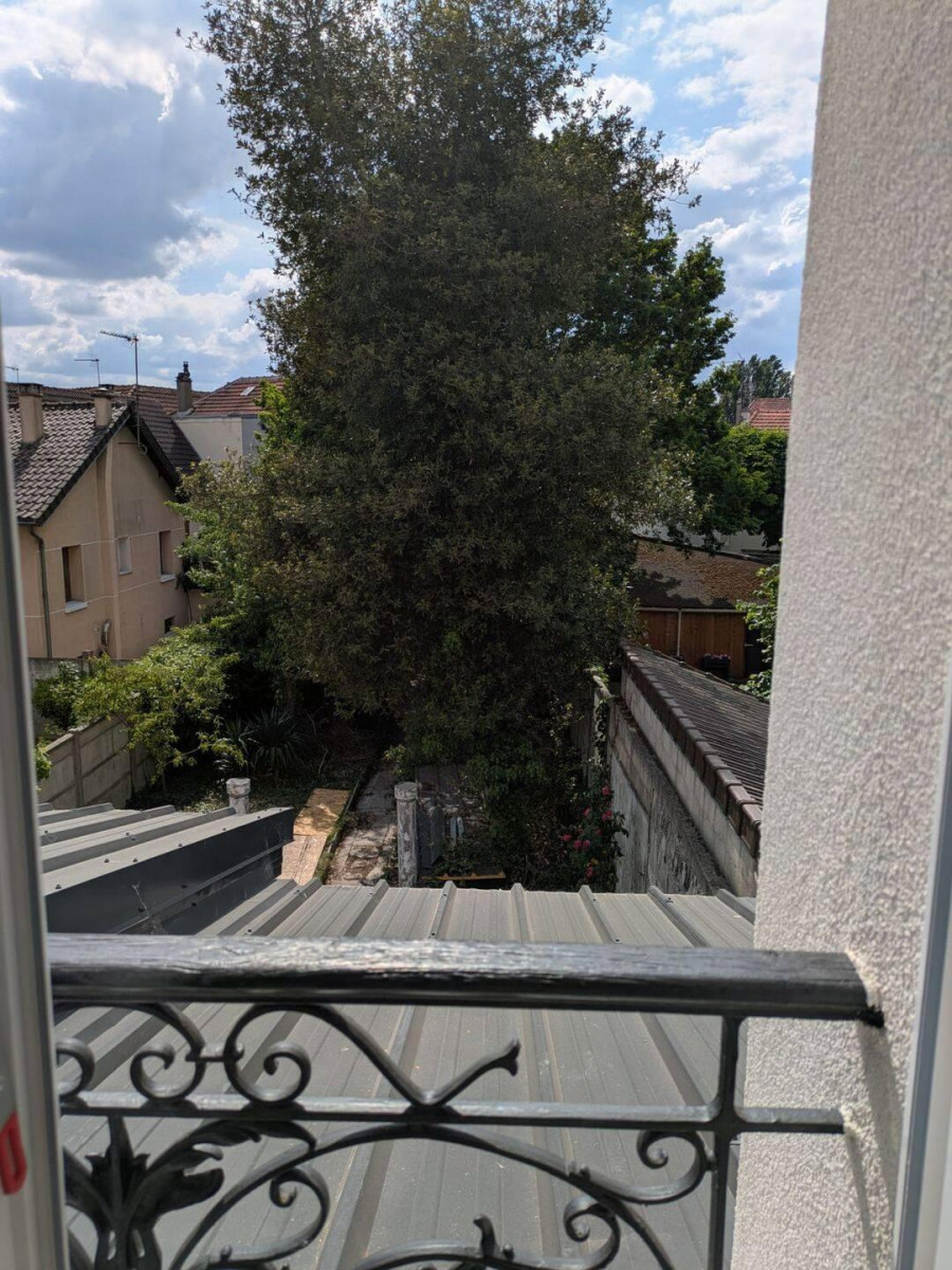 
                                                Colocation
                                                 Chambre en colocation ds belle maison année 1920