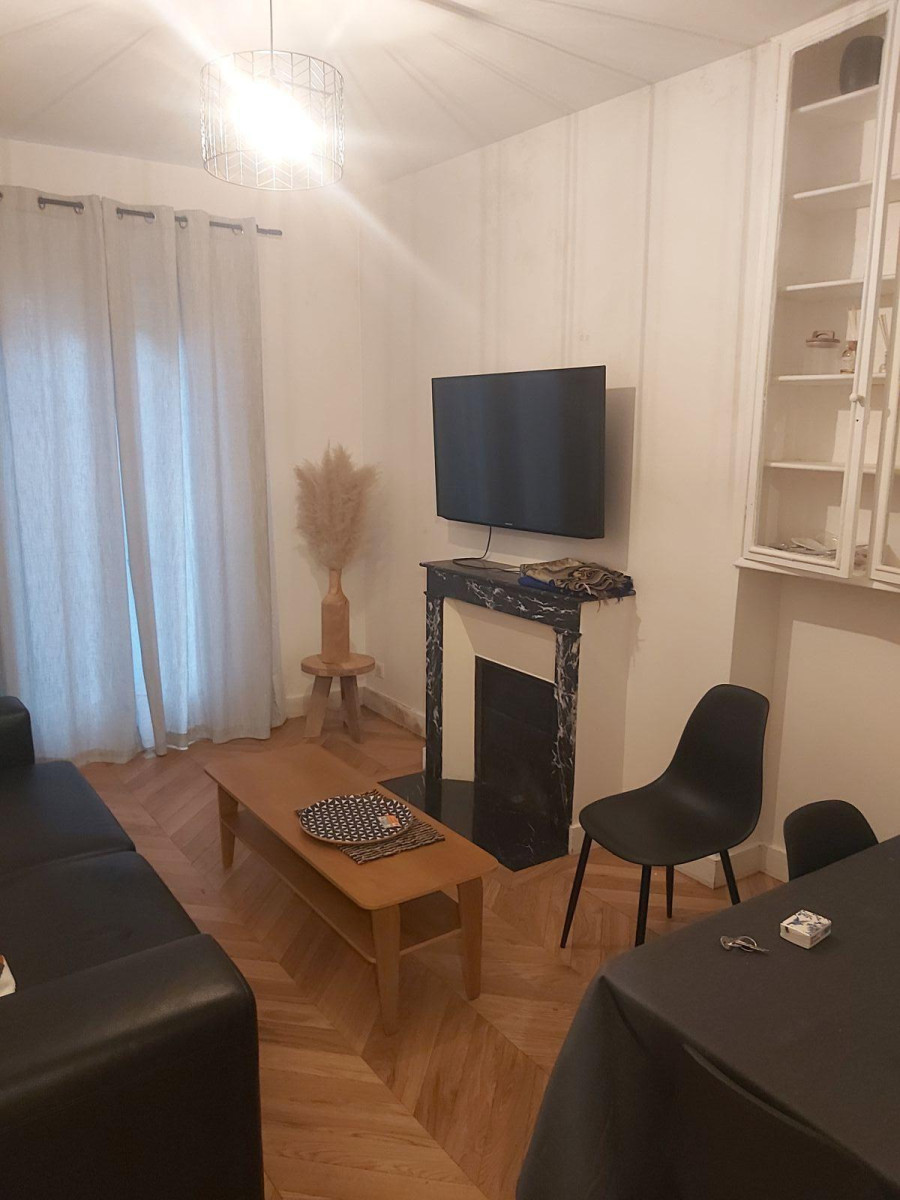 
                                                Colocation
                                                 Chambre en colocation refaite à neuf