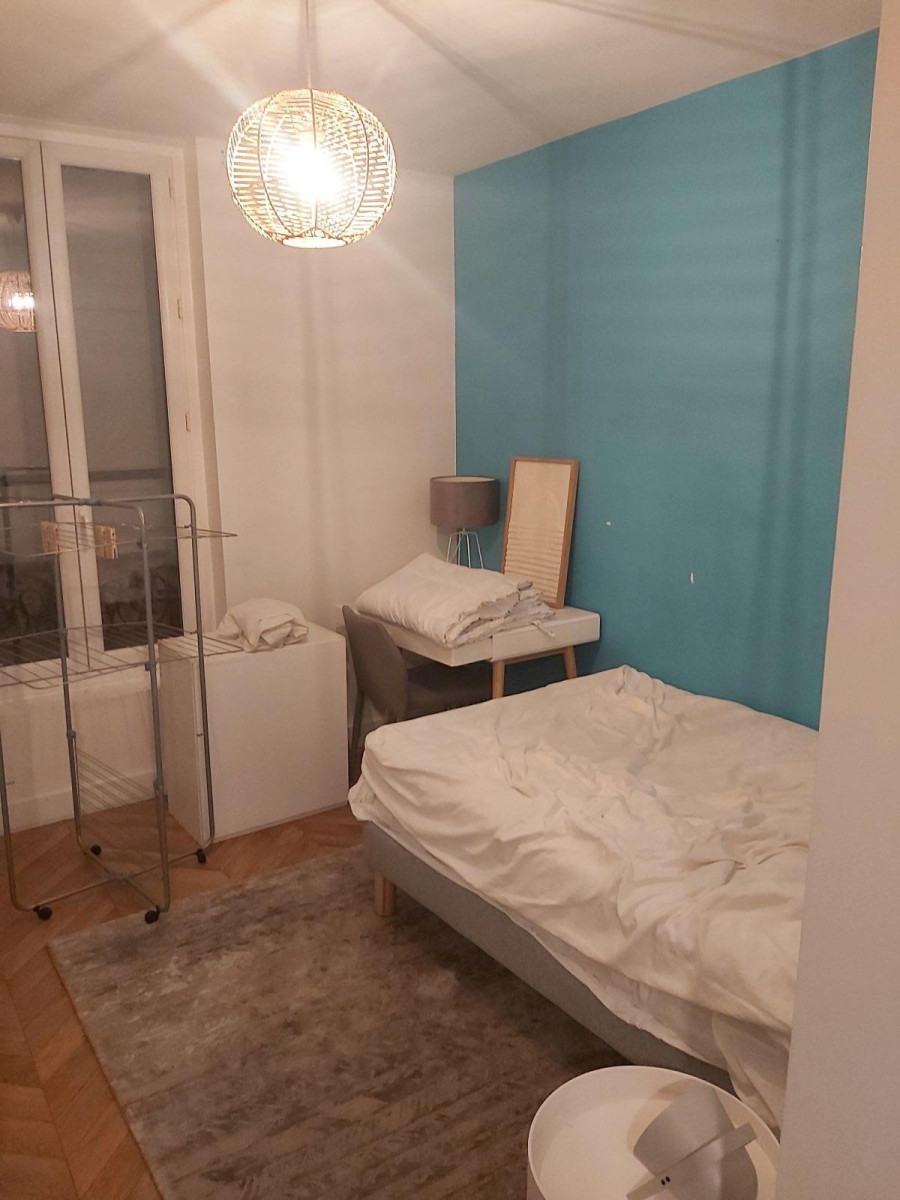 
                                                Colocation
                                                 Chambre en colocation refaite à neuf