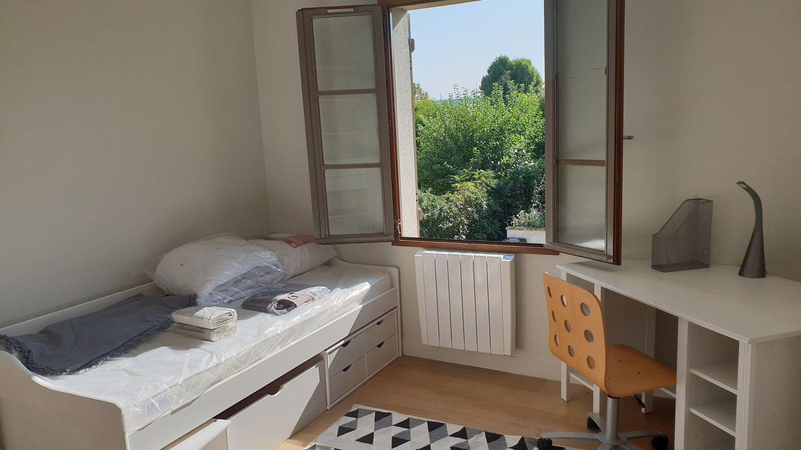 
                                                Location
                                                 Chambre en maison en grand jardin Cergy Prefecture