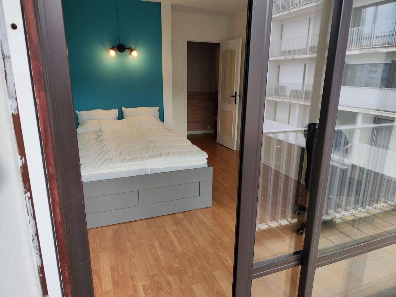 
                                                Colocation
                                                 Chambre libre dans une coloc 3 chambres 85m²
