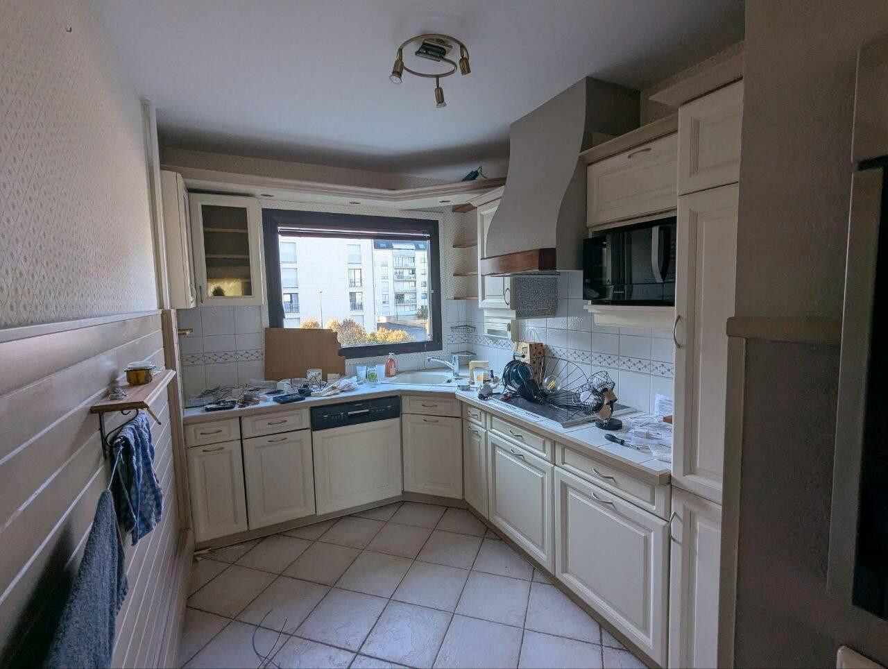 
                                                Colocation
                                                 Chambre libre dans une coloc 3 chambres 85m²