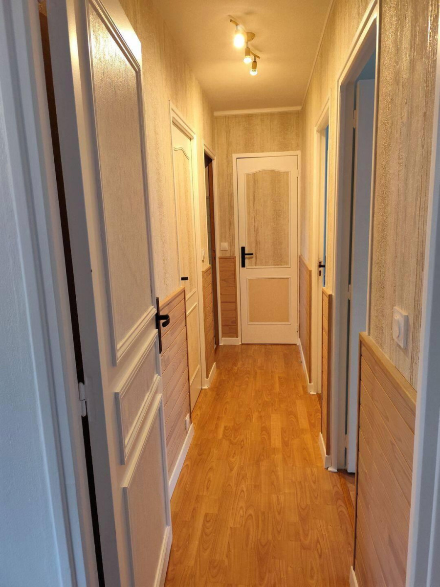 
                                                Colocation
                                                 Chambre libre dans une coloc 3 chambres 85m²