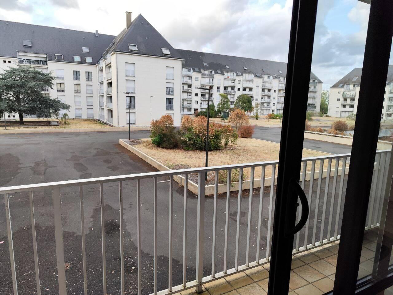 
                                                Colocation
                                                 Chambre libre dans une coloc 3 chambres 85m²